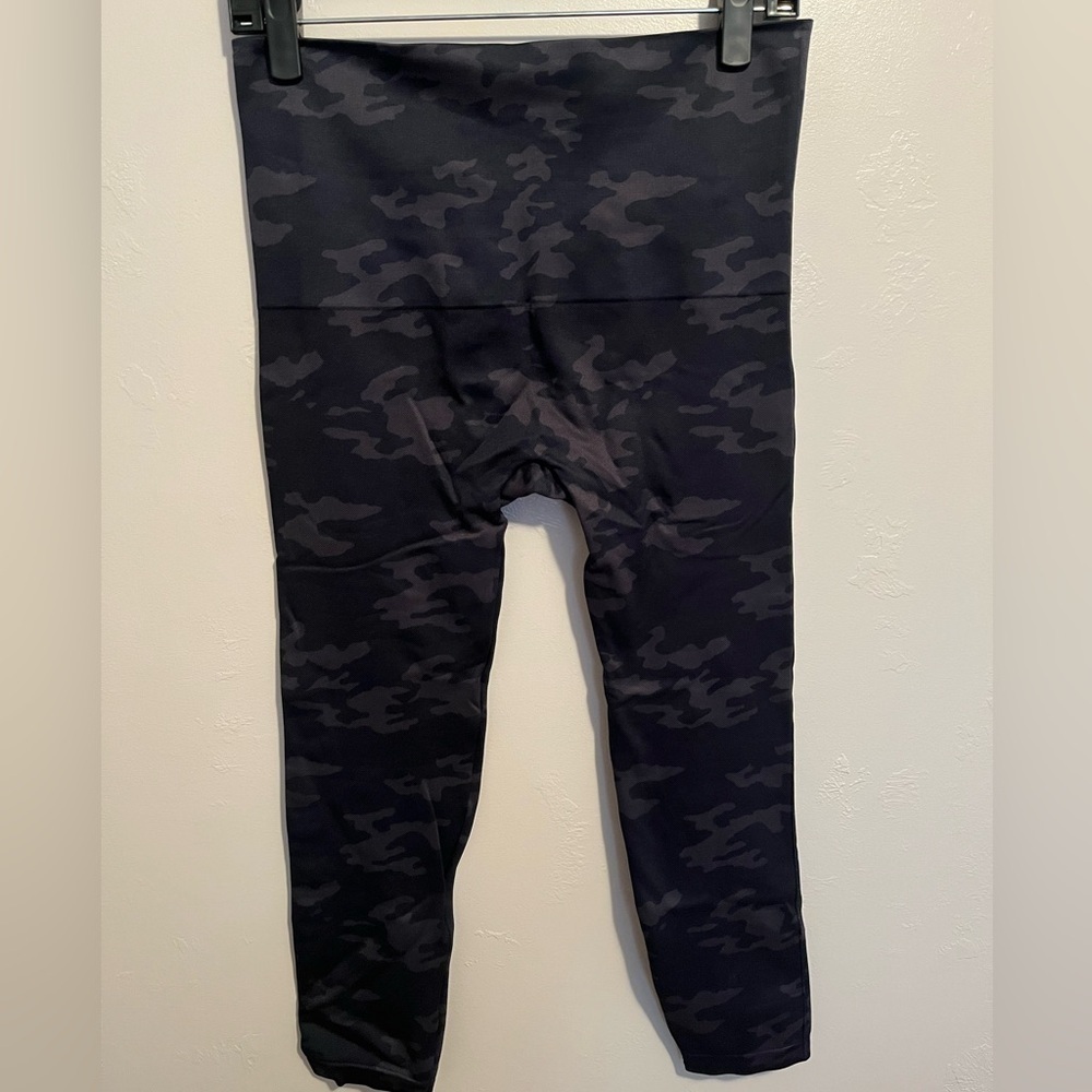 SPANX Look at Me Now Seamless Leggings - Camo - Picture 7 of 12
